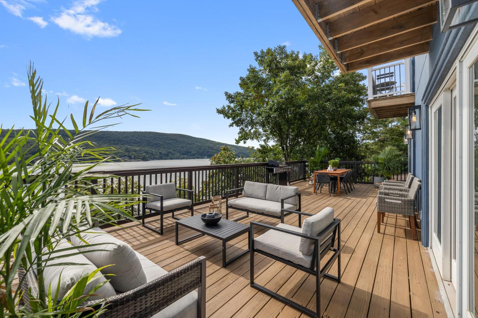 Greenwood Lake Lakeview House - Hot Tub - Firepit - Stunning Views - Spacious Deck - Cozy Living Room - Bar מראה חיצוני תמונה
